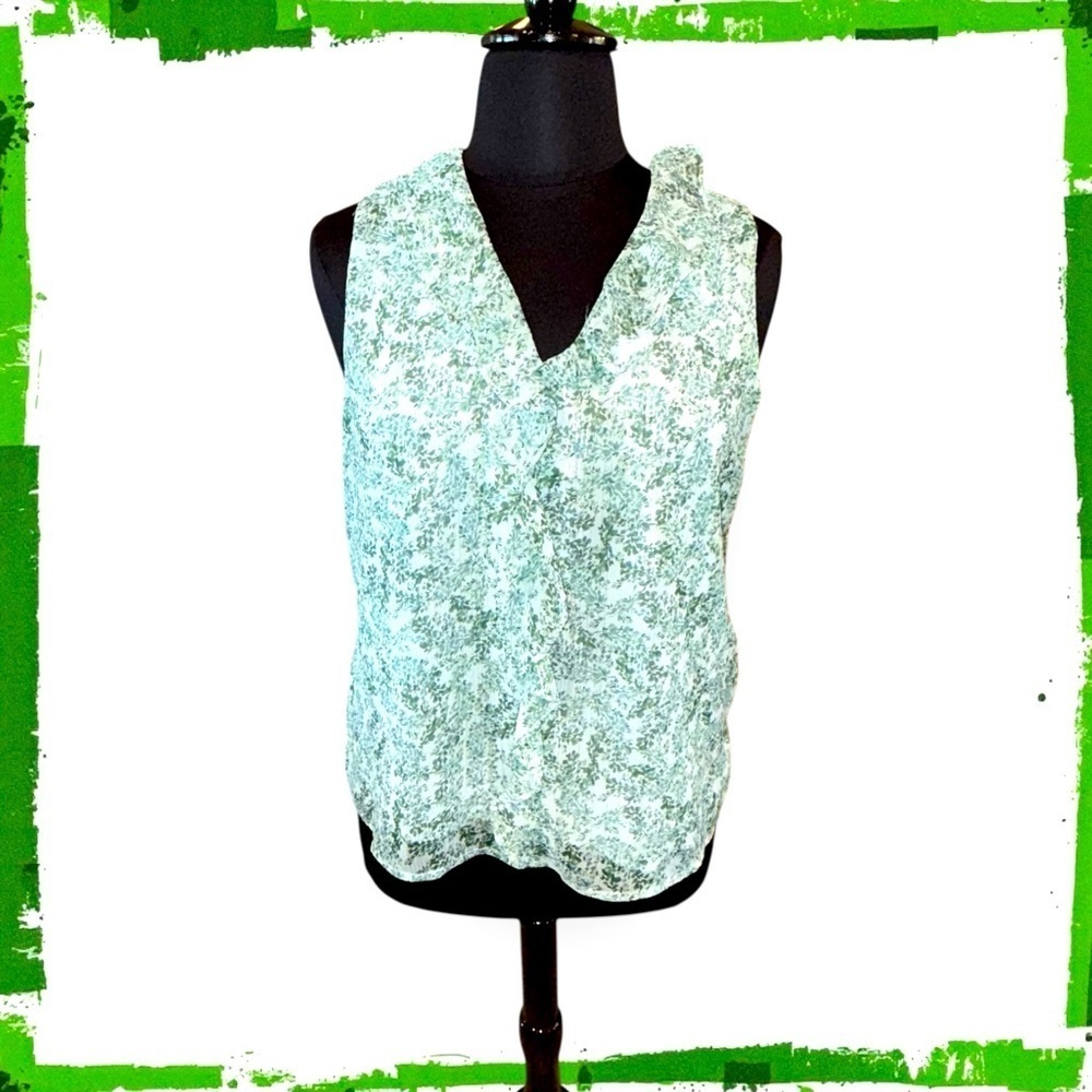 VINCE CAMUTO V-Neck Ruffled Georgette Blouse | Large | Green Floral Leaf Print